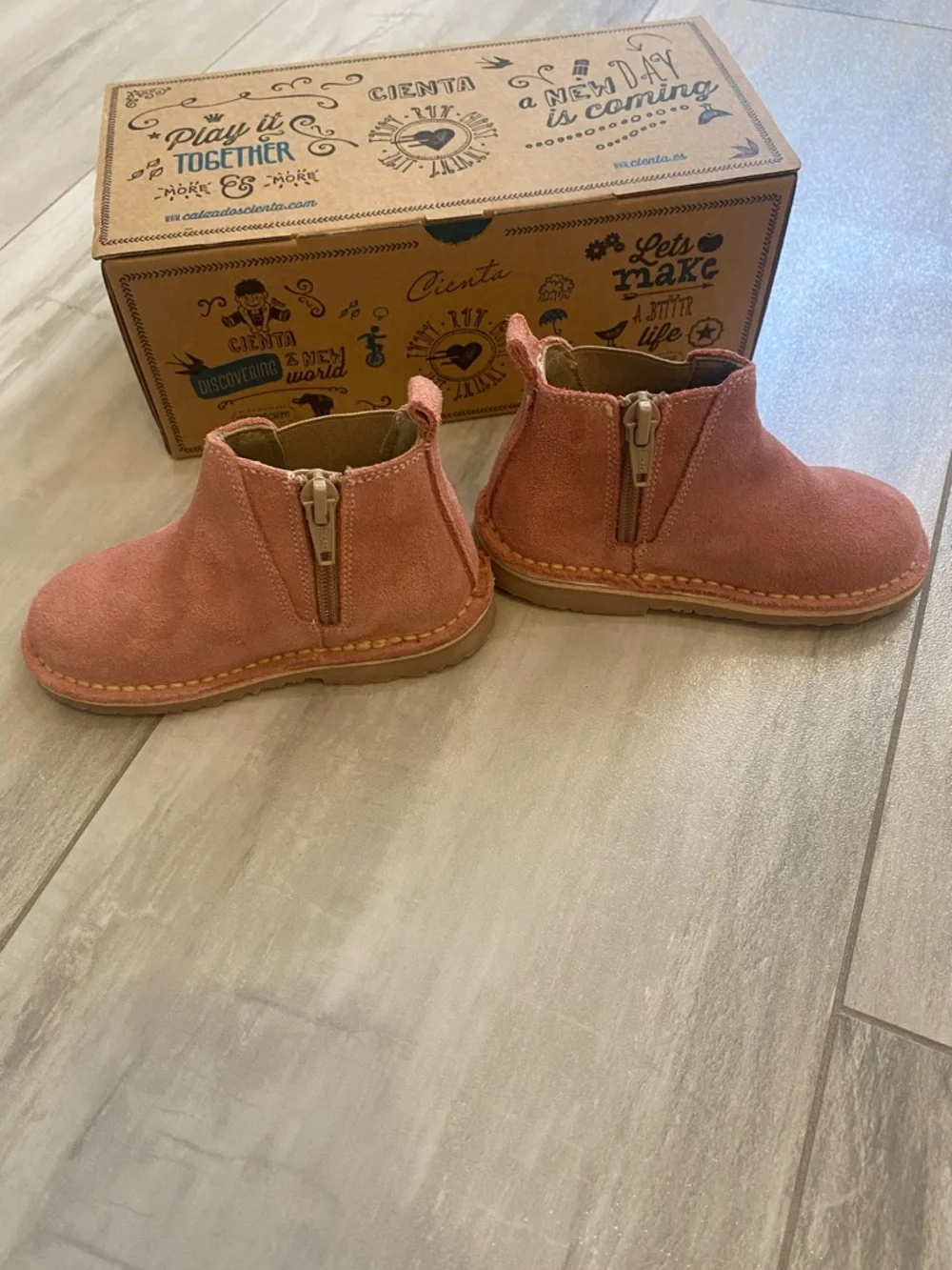 NWT Cienta Classic Light Pink Suede Leather Zip-Up Round Toe Boot toddler 6